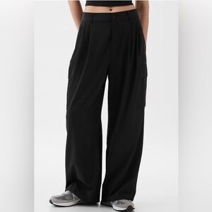 GAPFIT High Rise Runaround Cargo Joggers L Black Adjustable Hem Parachute